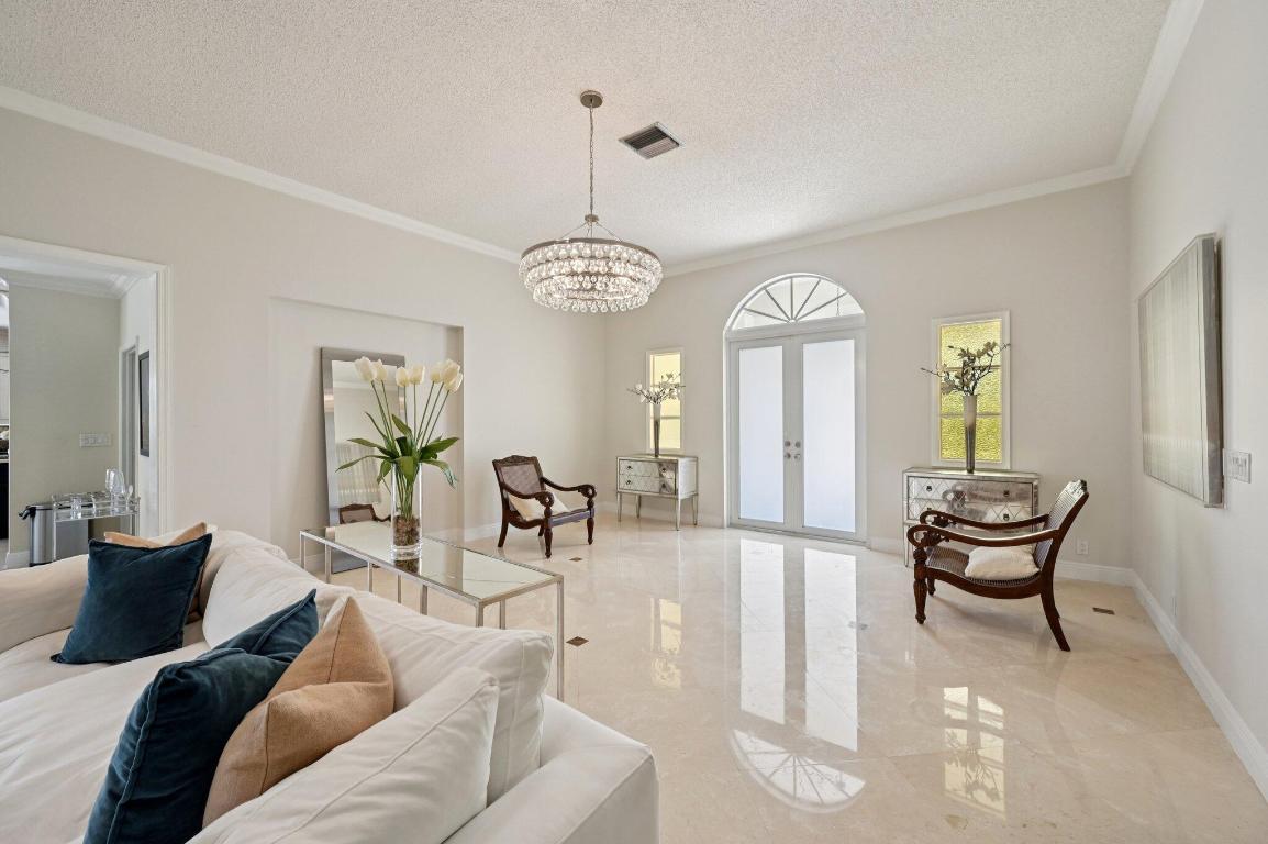 257 N Country Club Drive