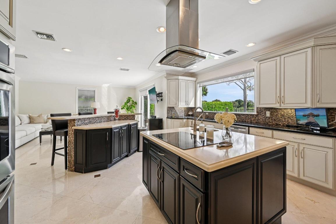 257 N Country Club Drive