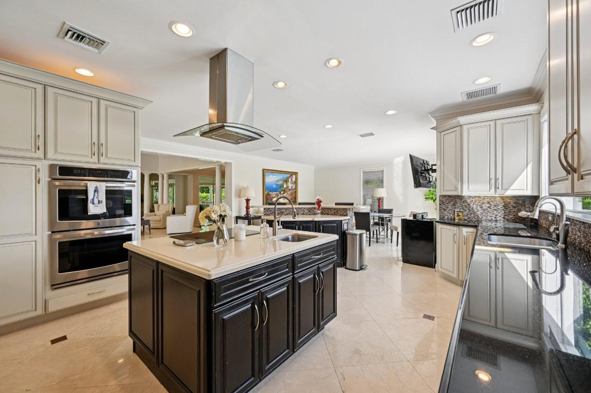 257 N Country Club Drive