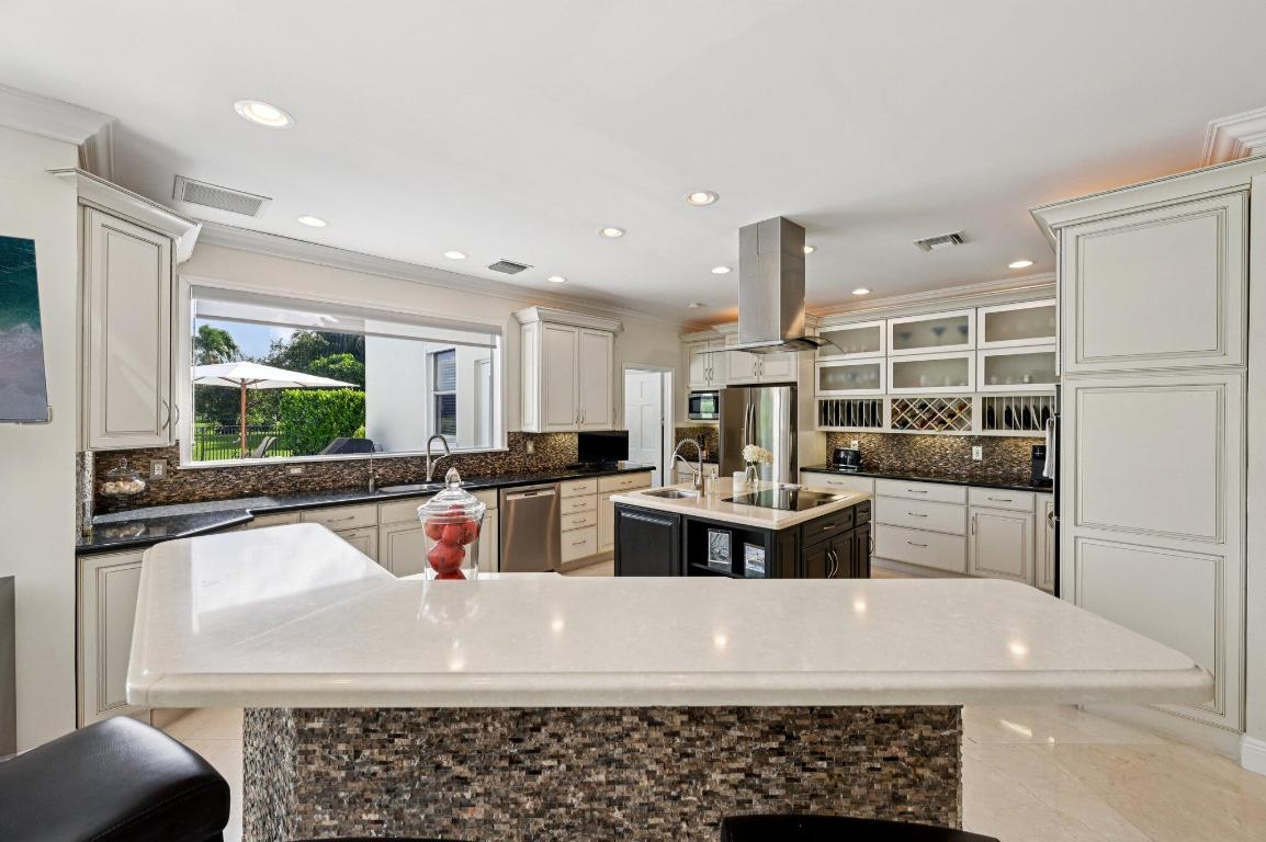 257 N Country Club Drive