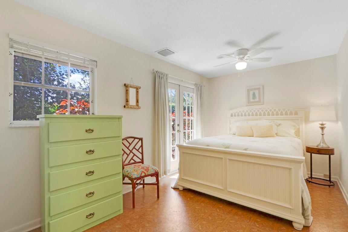 8574 SE Seagrape Way