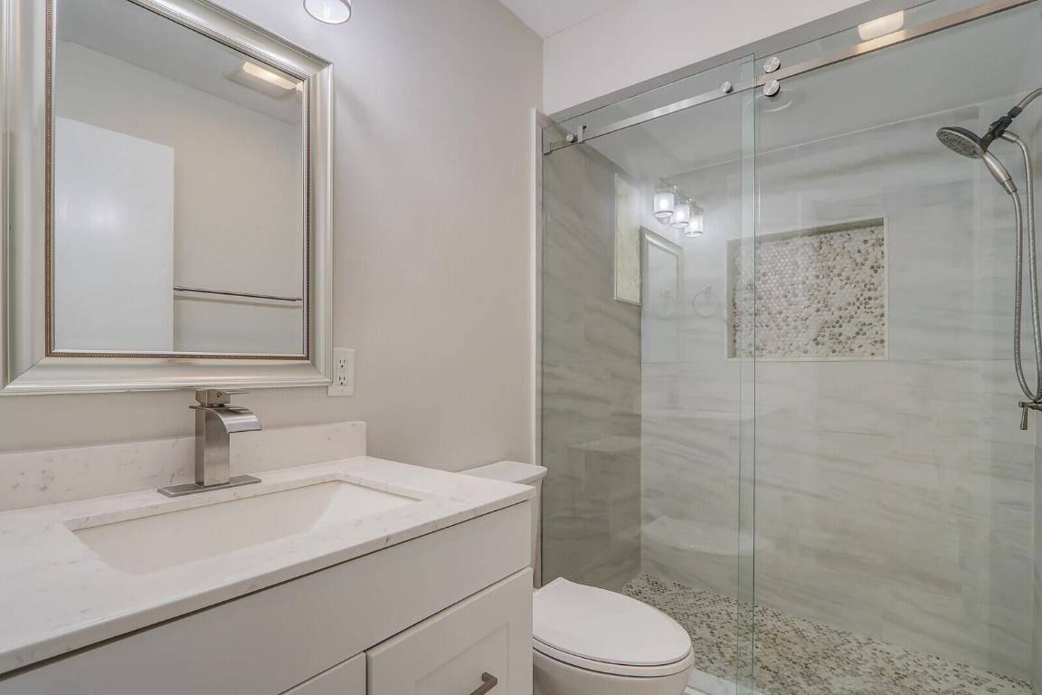 8574 SE Seagrape Way