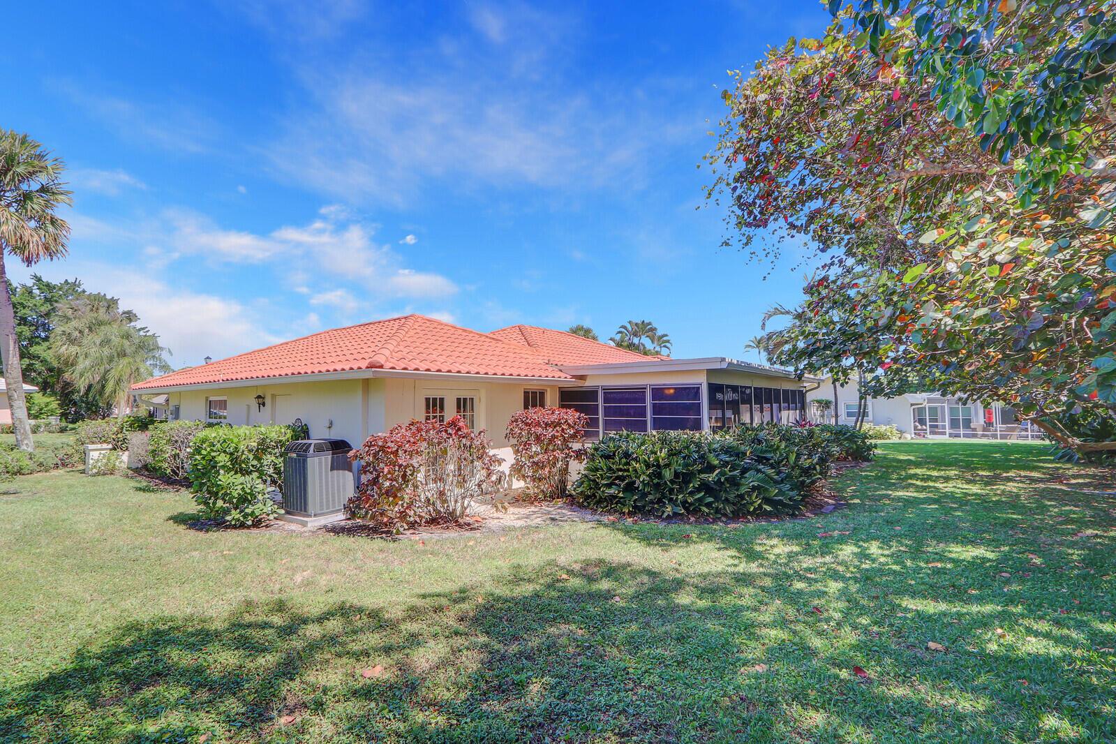 8574 SE Seagrape Way