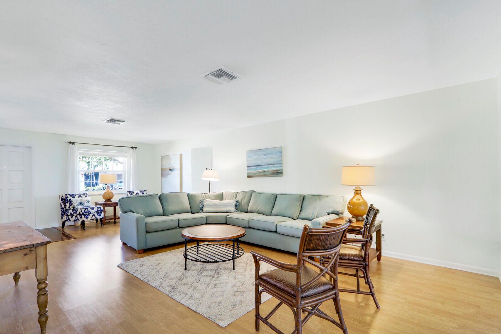 8574 SE Seagrape Way