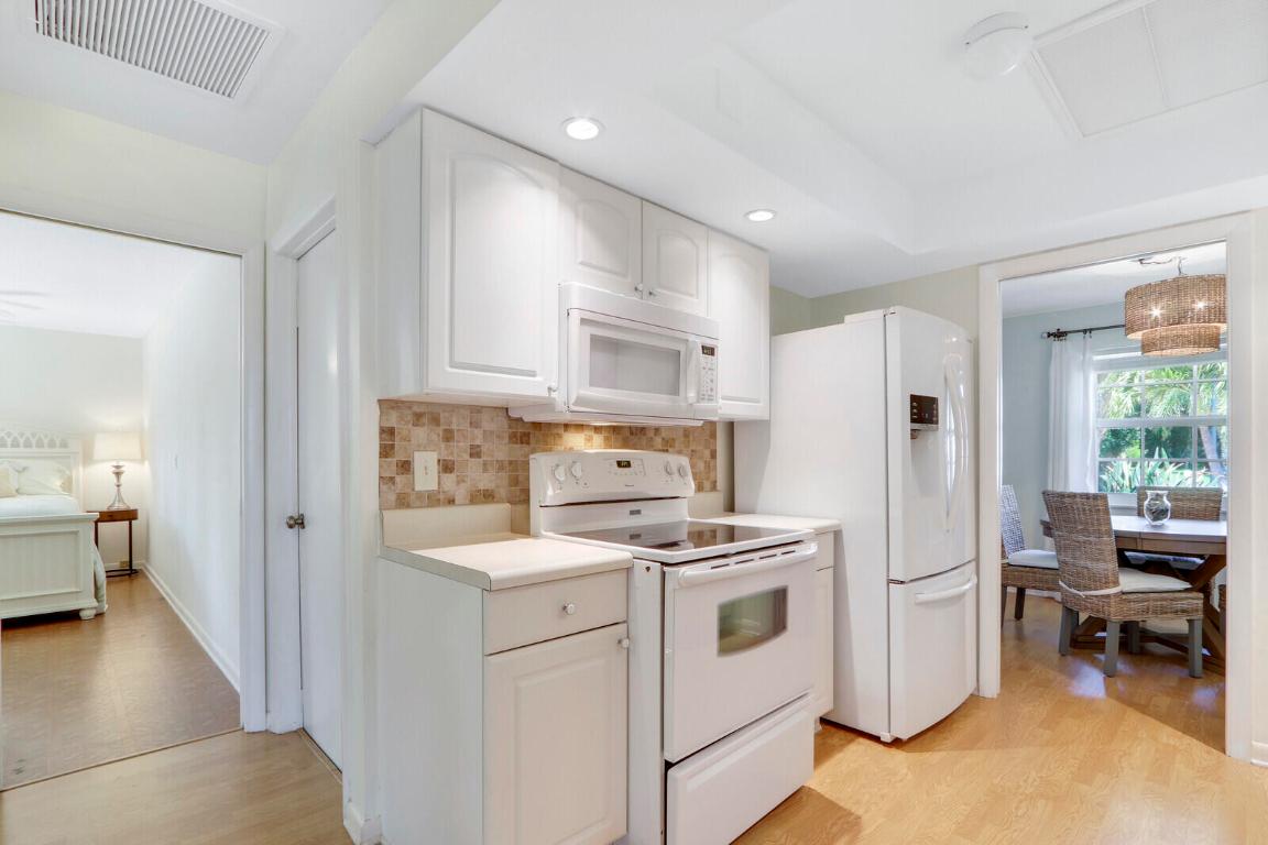 8574 SE Seagrape Way