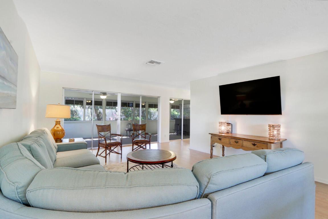 8574 SE Seagrape Way