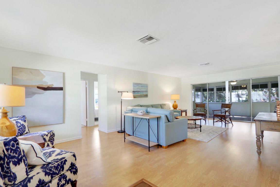 8574 SE Seagrape Way