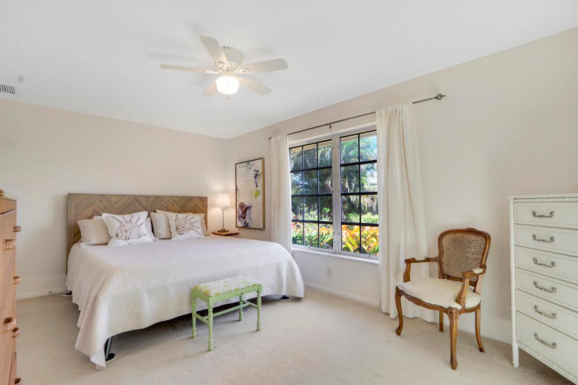 8574 SE Seagrape Way