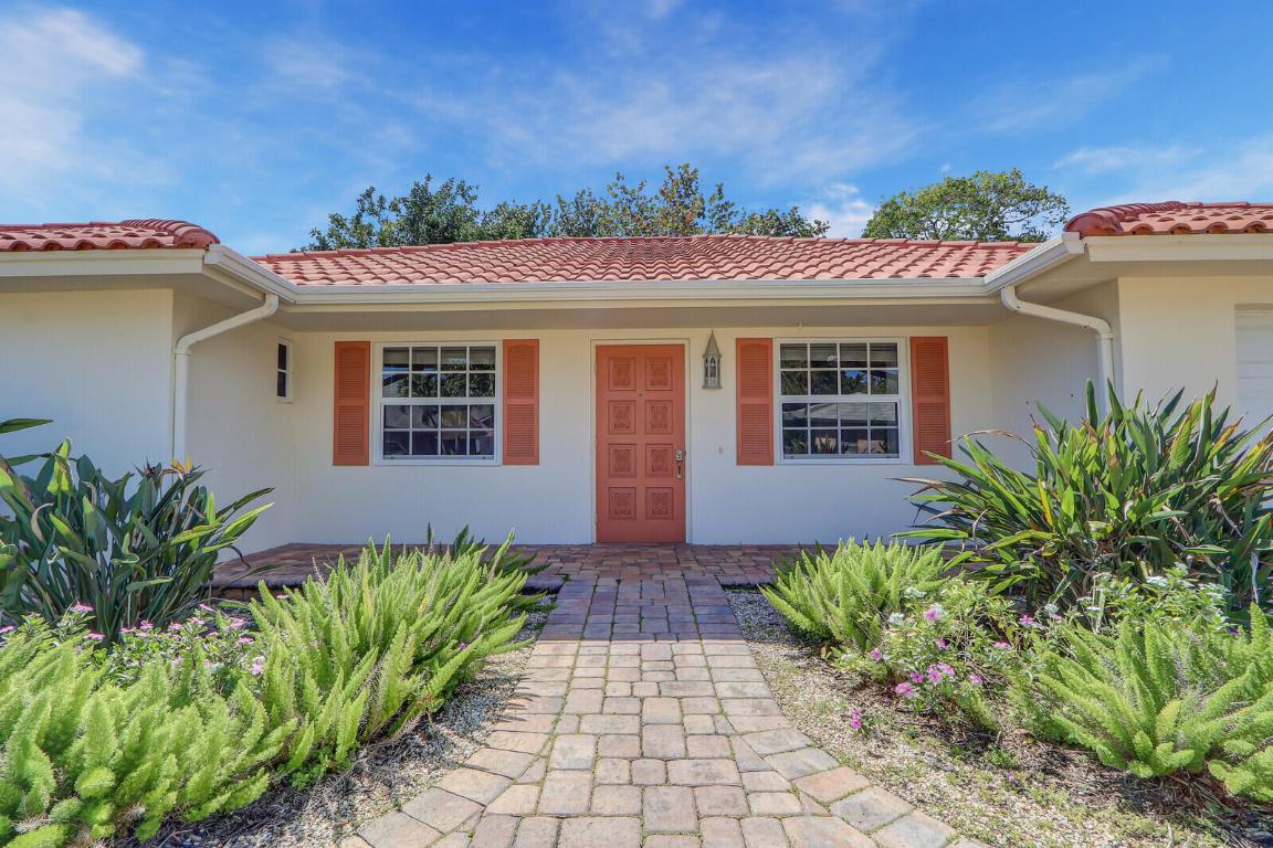 8574 SE Seagrape Way