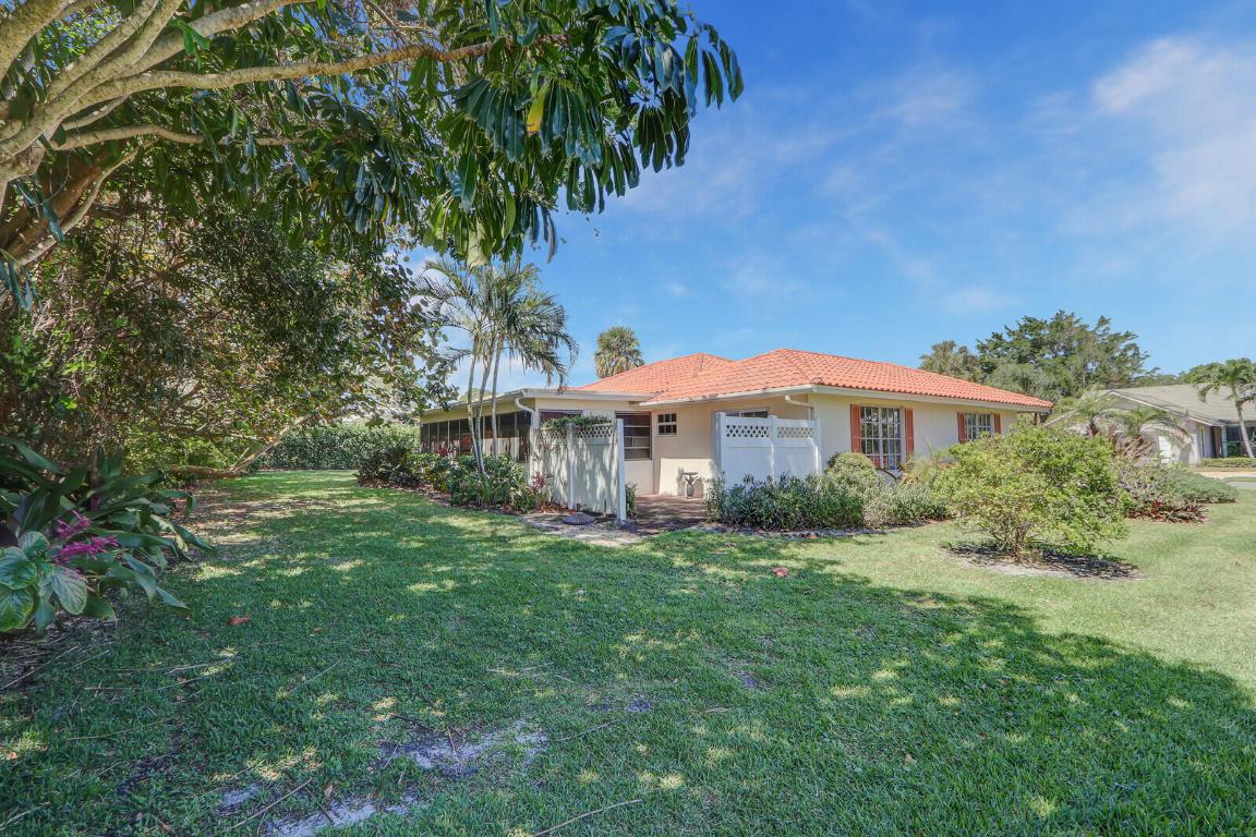 8574 SE Seagrape Way