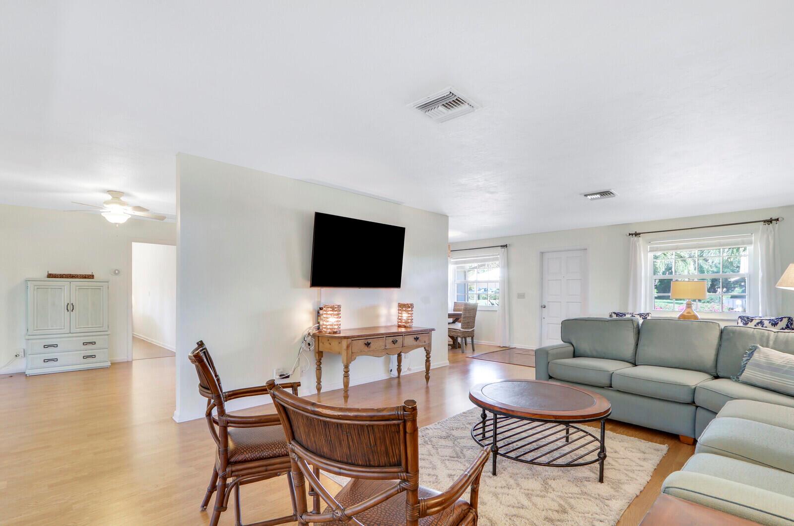 8574 SE Seagrape Way