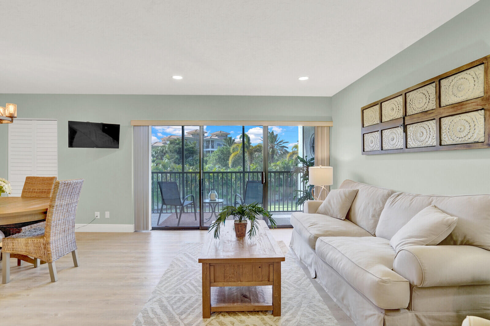 1605 S Us Highway 1 202v5