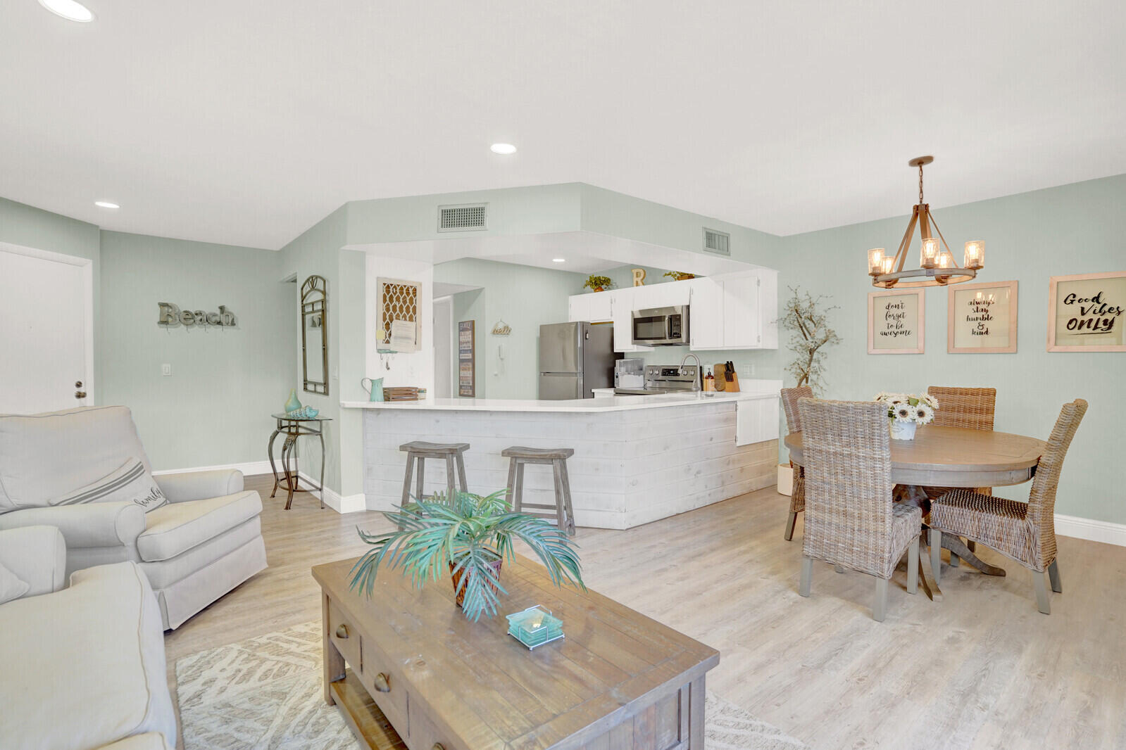 1605 S Us Highway 1 202v5