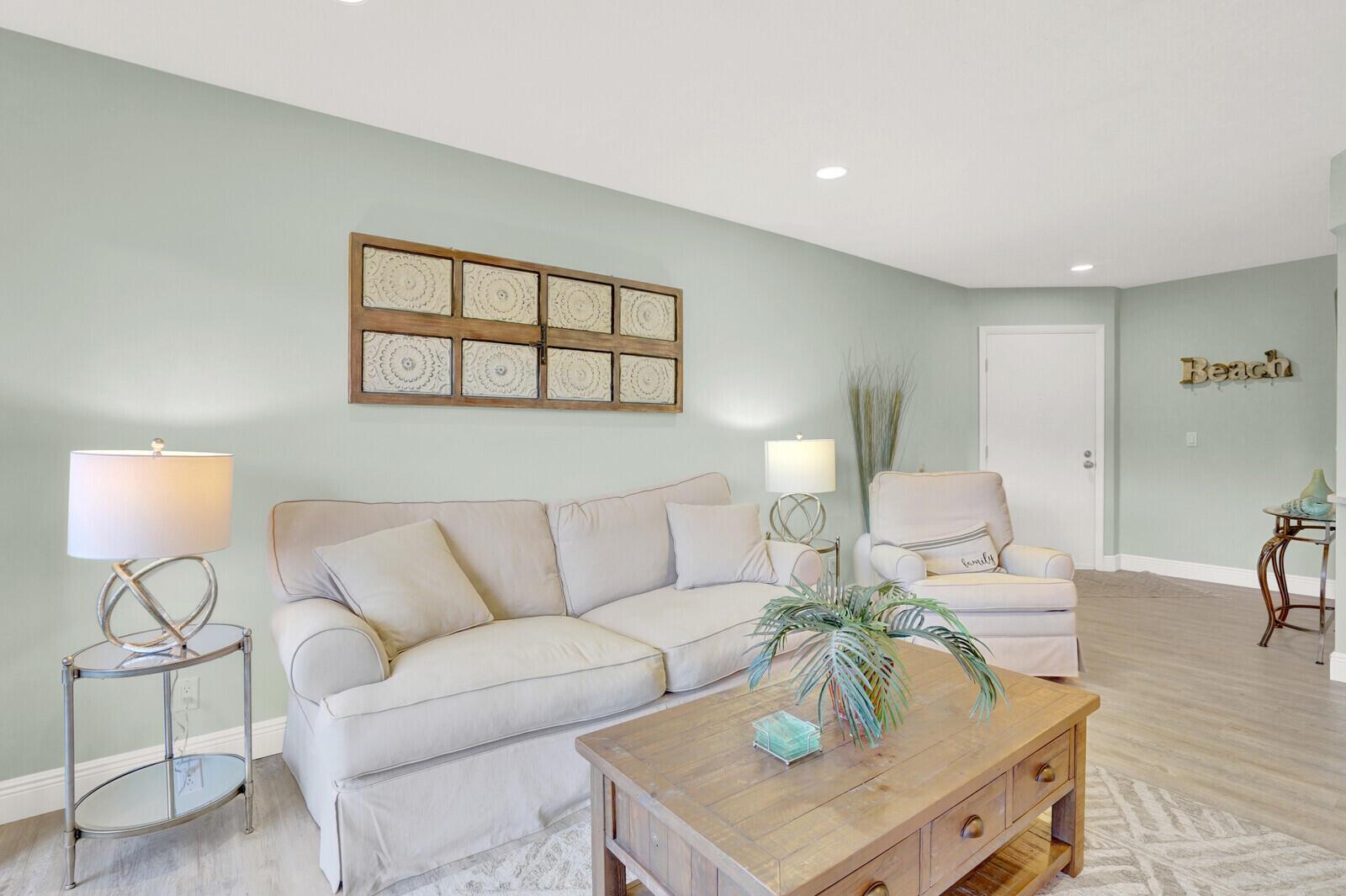 1605 S Us Highway 1 202v5