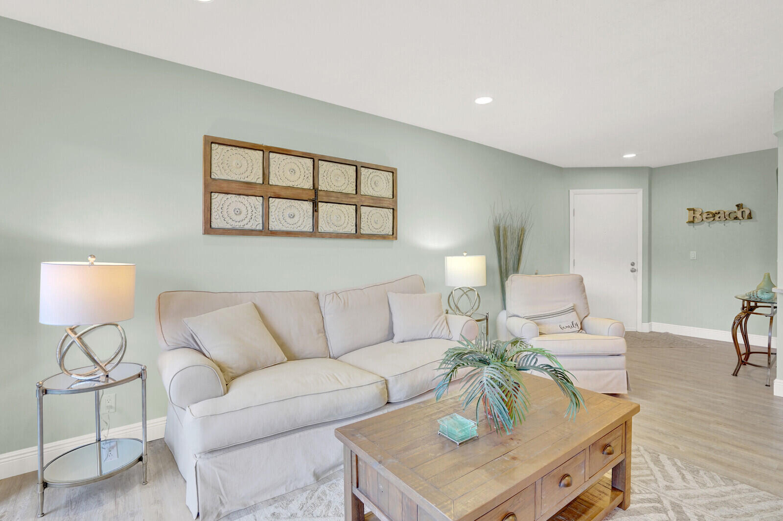 1605 S Us Highway 1 202v5