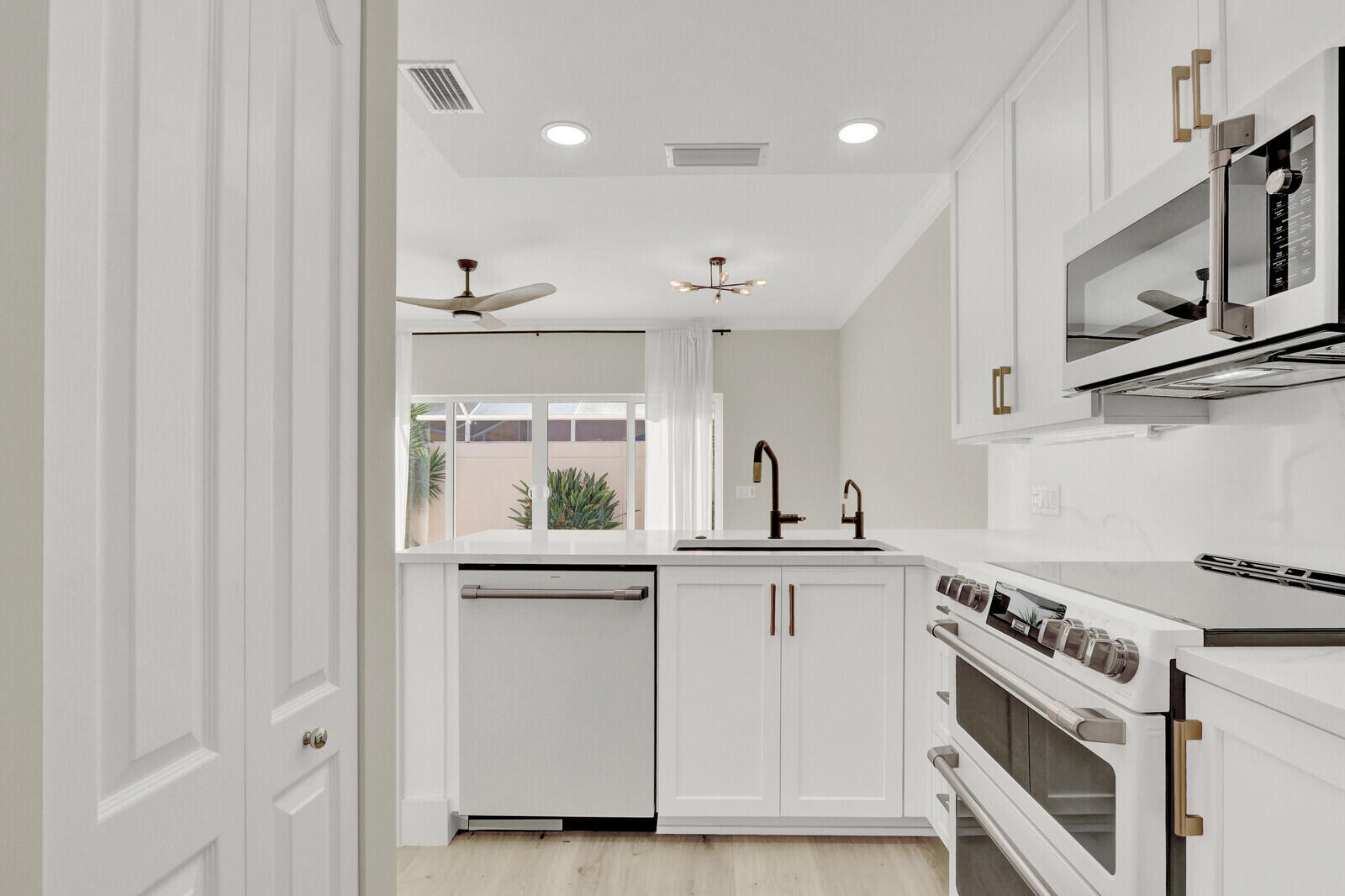 28 Live Oak Circle