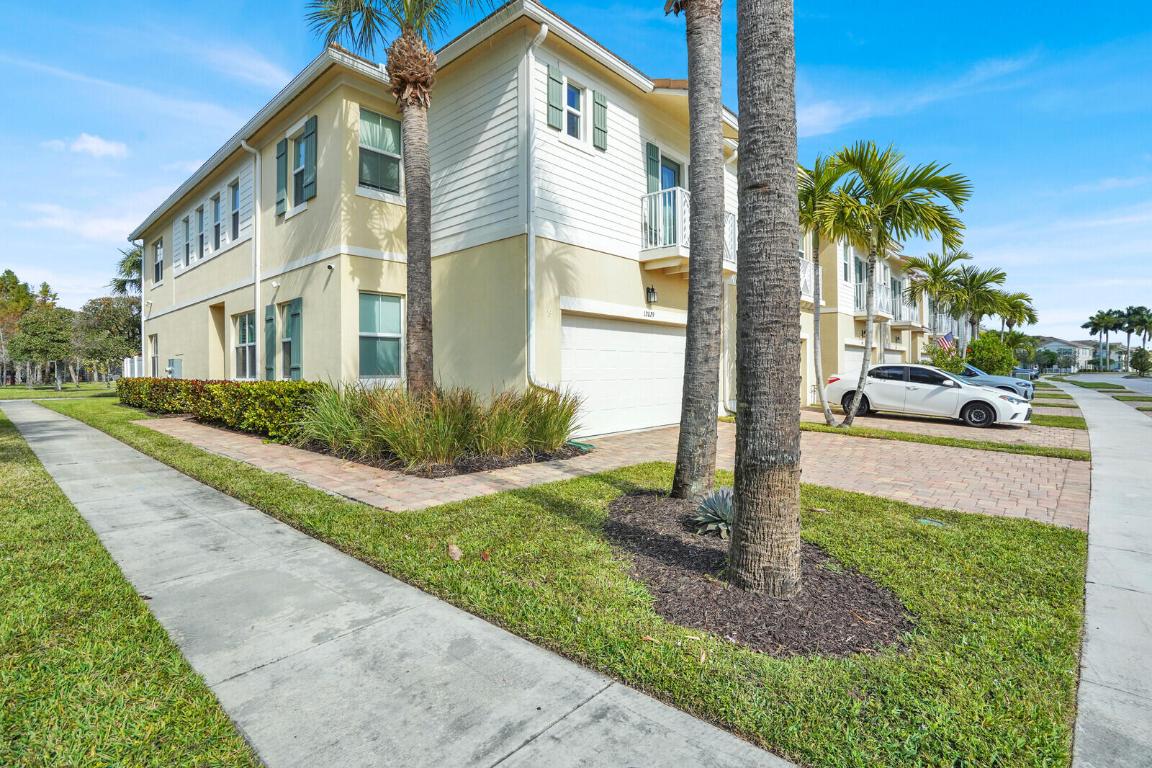 12029 Park Central, Royal Palm Beach