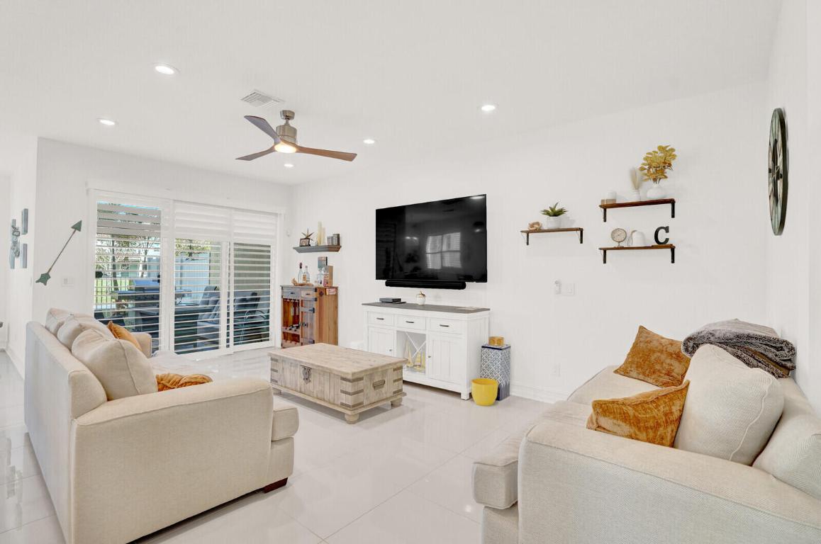 12029 Park Central, Royal Palm Beach