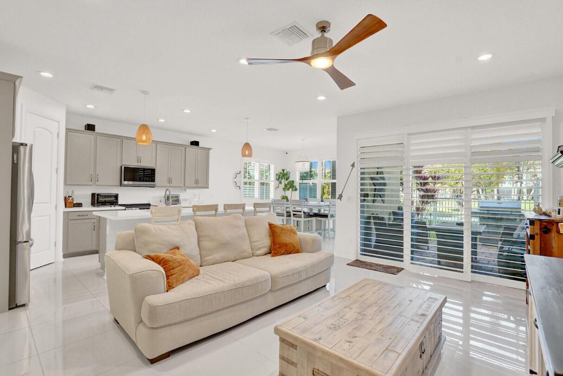 12029 Park Central, Royal Palm Beach