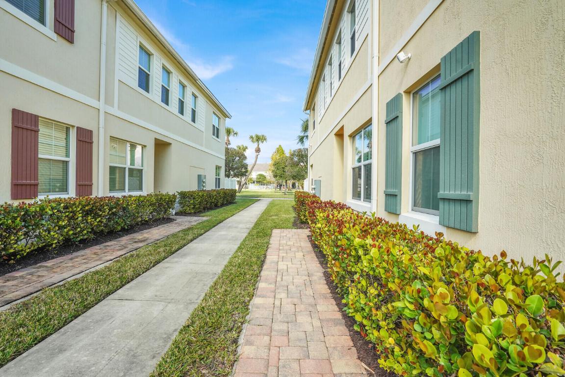 12029 Park Central, Royal Palm Beach