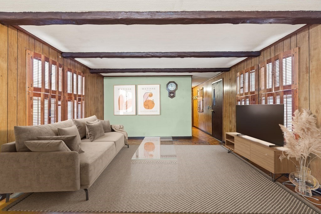251 Newbury # 19
