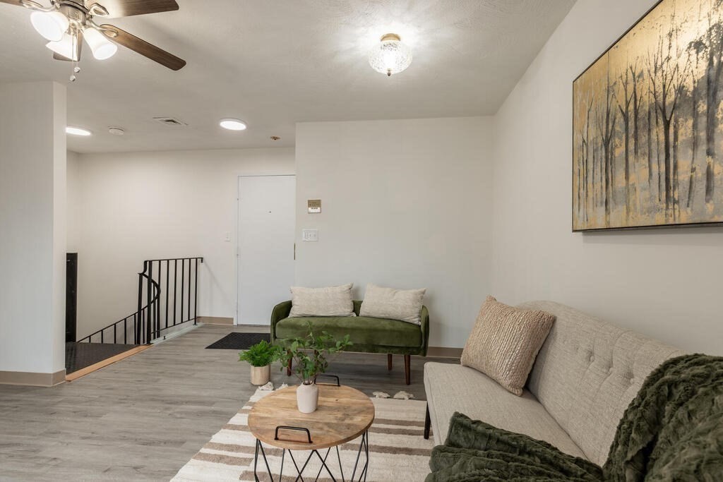 15 Ferry St # 4