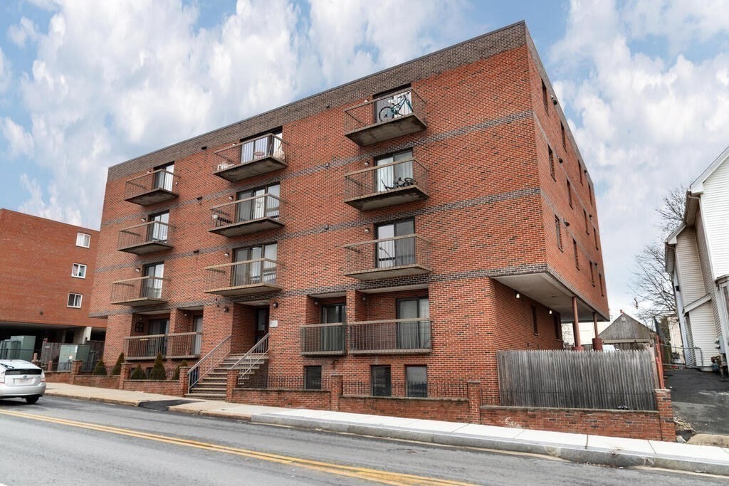 15 Ferry St # 4