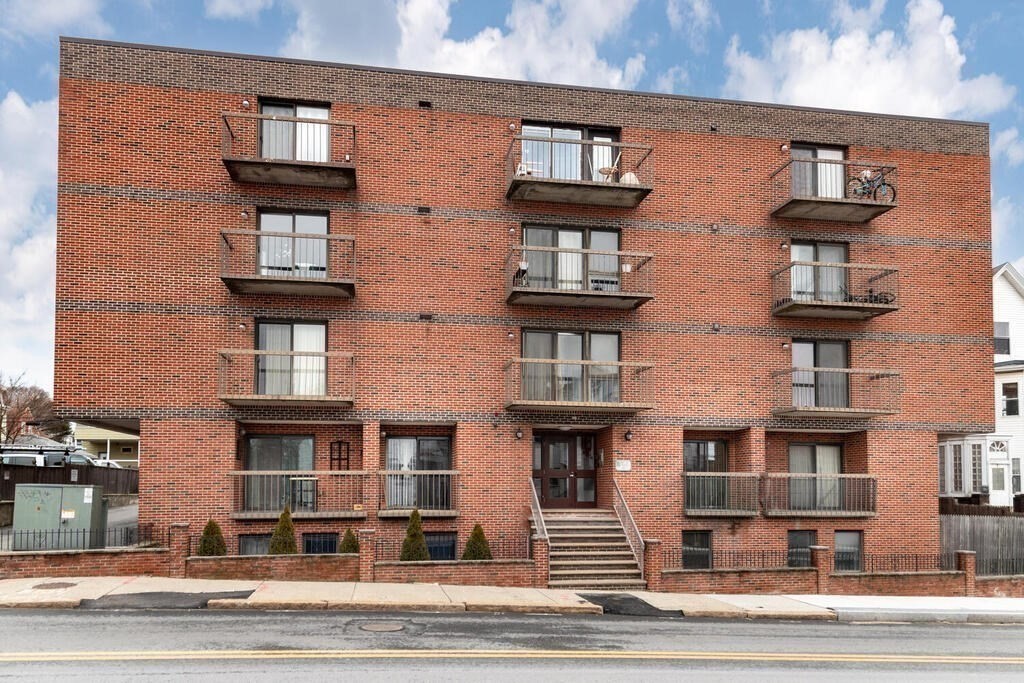 15 Ferry St # 4