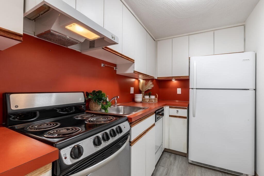 15 Ferry St # 4