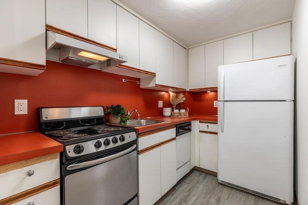 15 Ferry St # 4