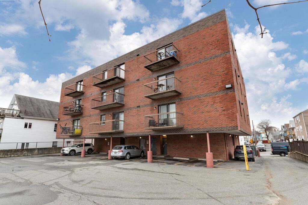 15 Ferry St # 4