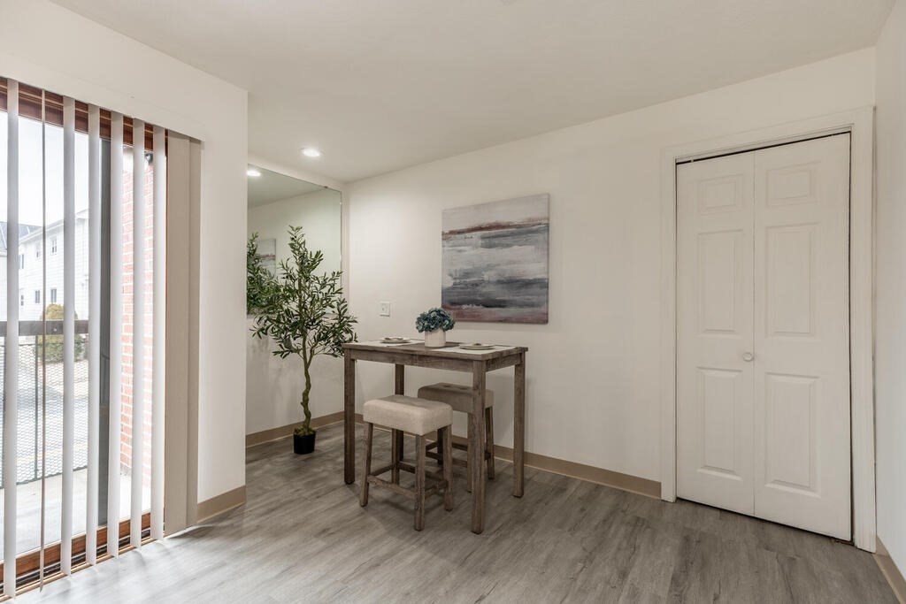 15 Ferry St # 4