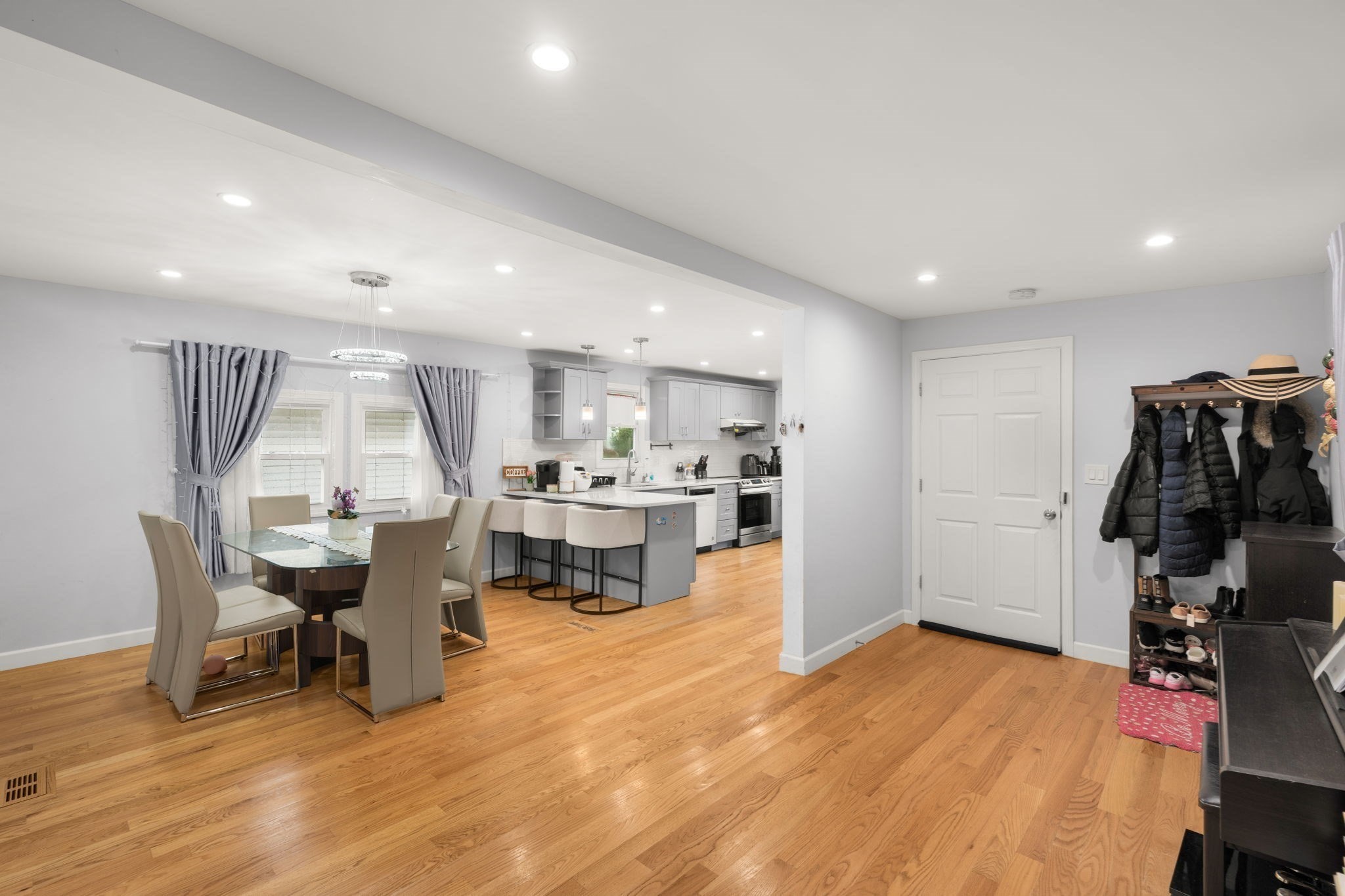 685 Broadway # 8