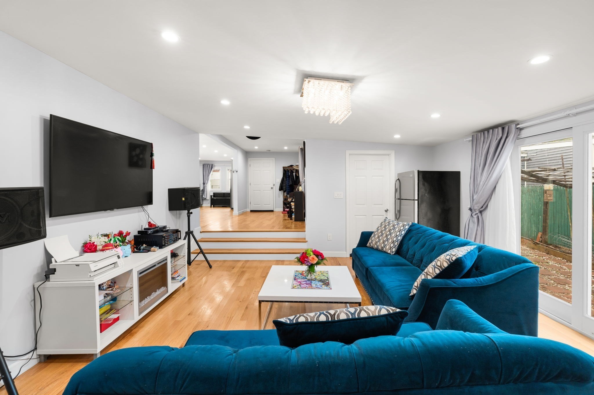 685 Broadway # 8