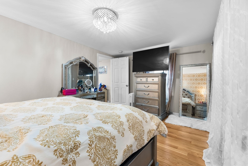685 Broadway # 8