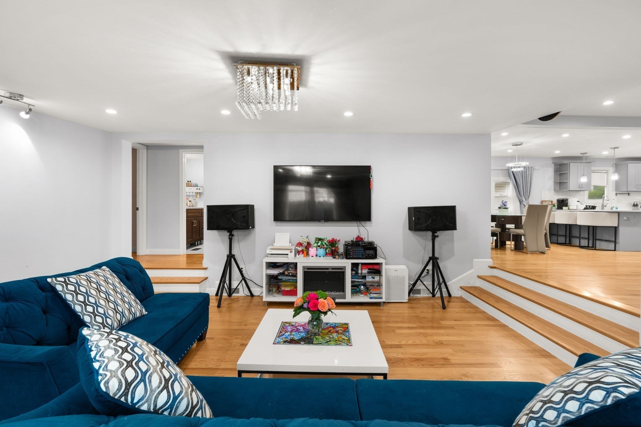 685 Broadway # 8