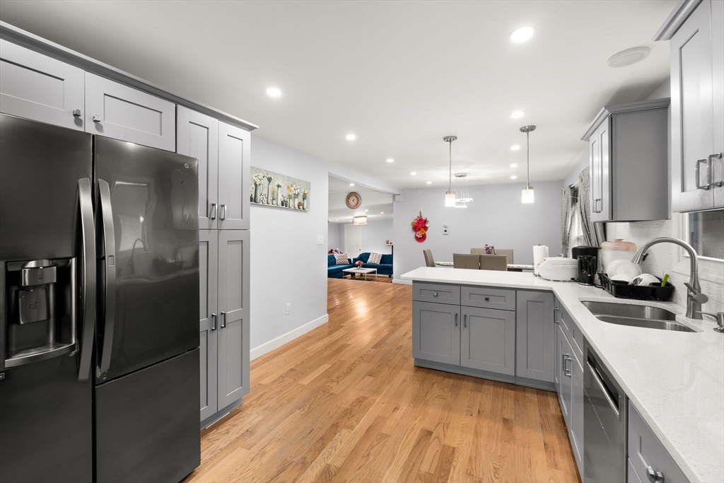 685 Broadway # 8