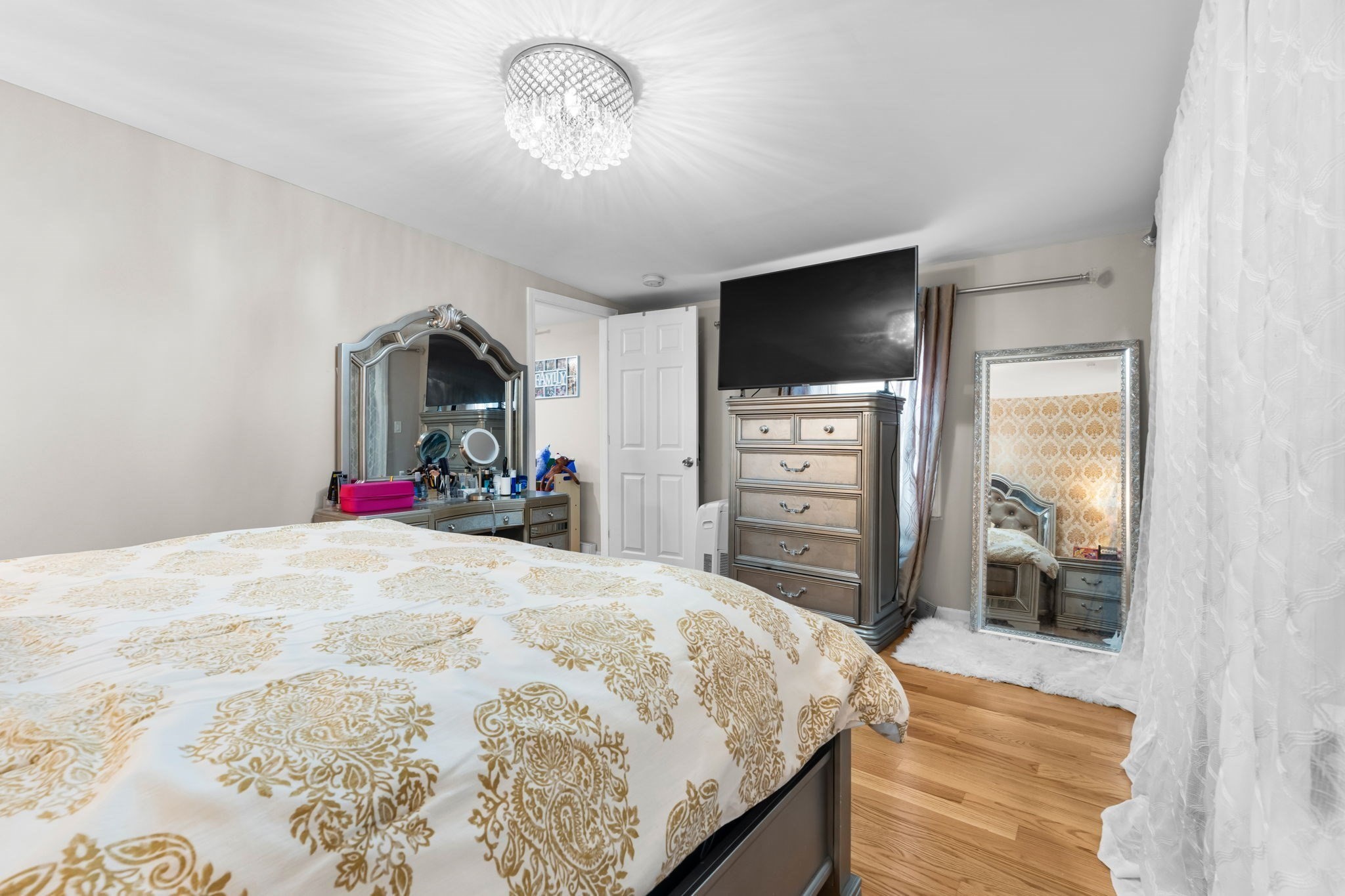685 Broadway # 8
