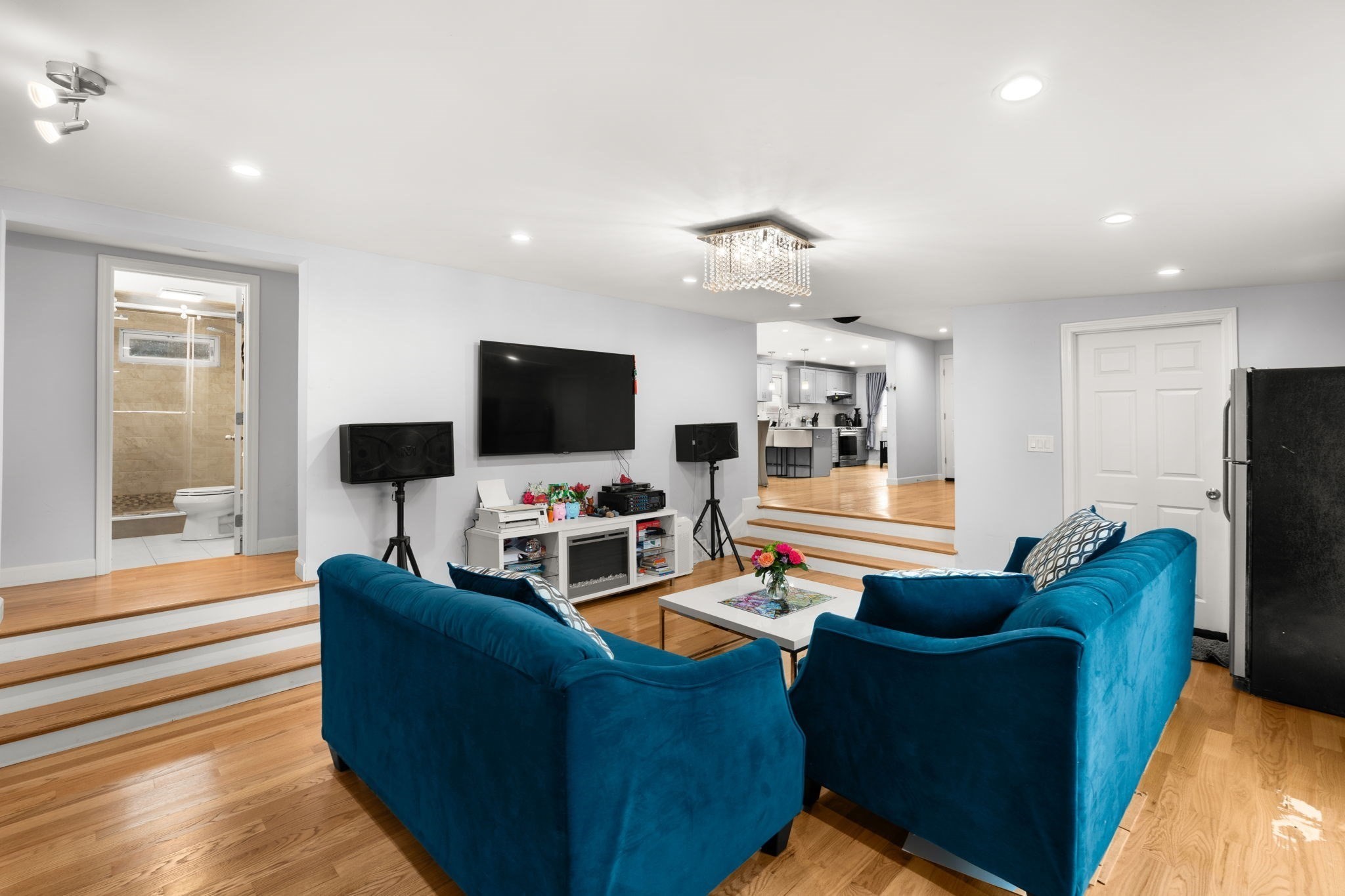 685 Broadway # 8