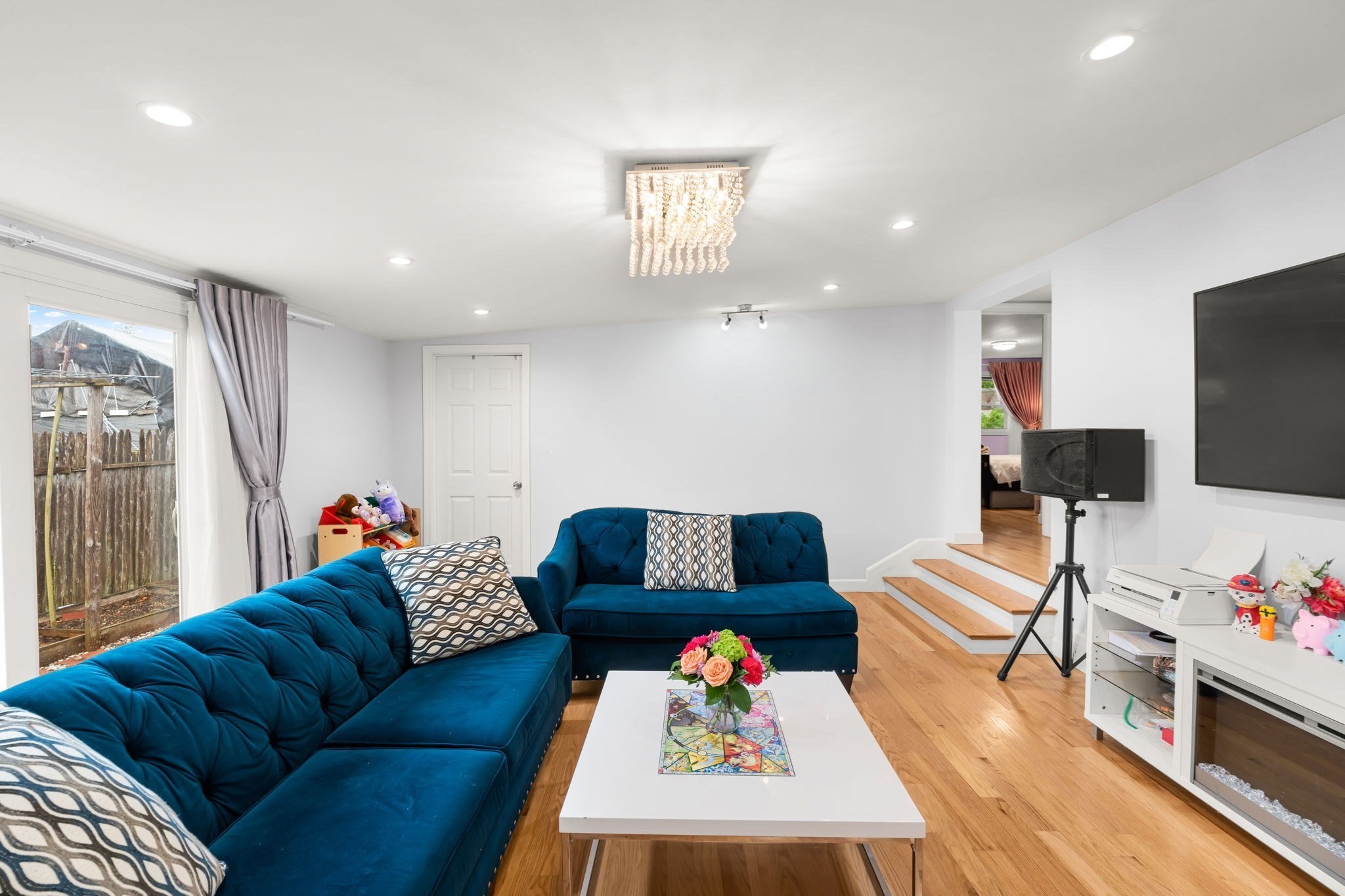 685 Broadway # 8