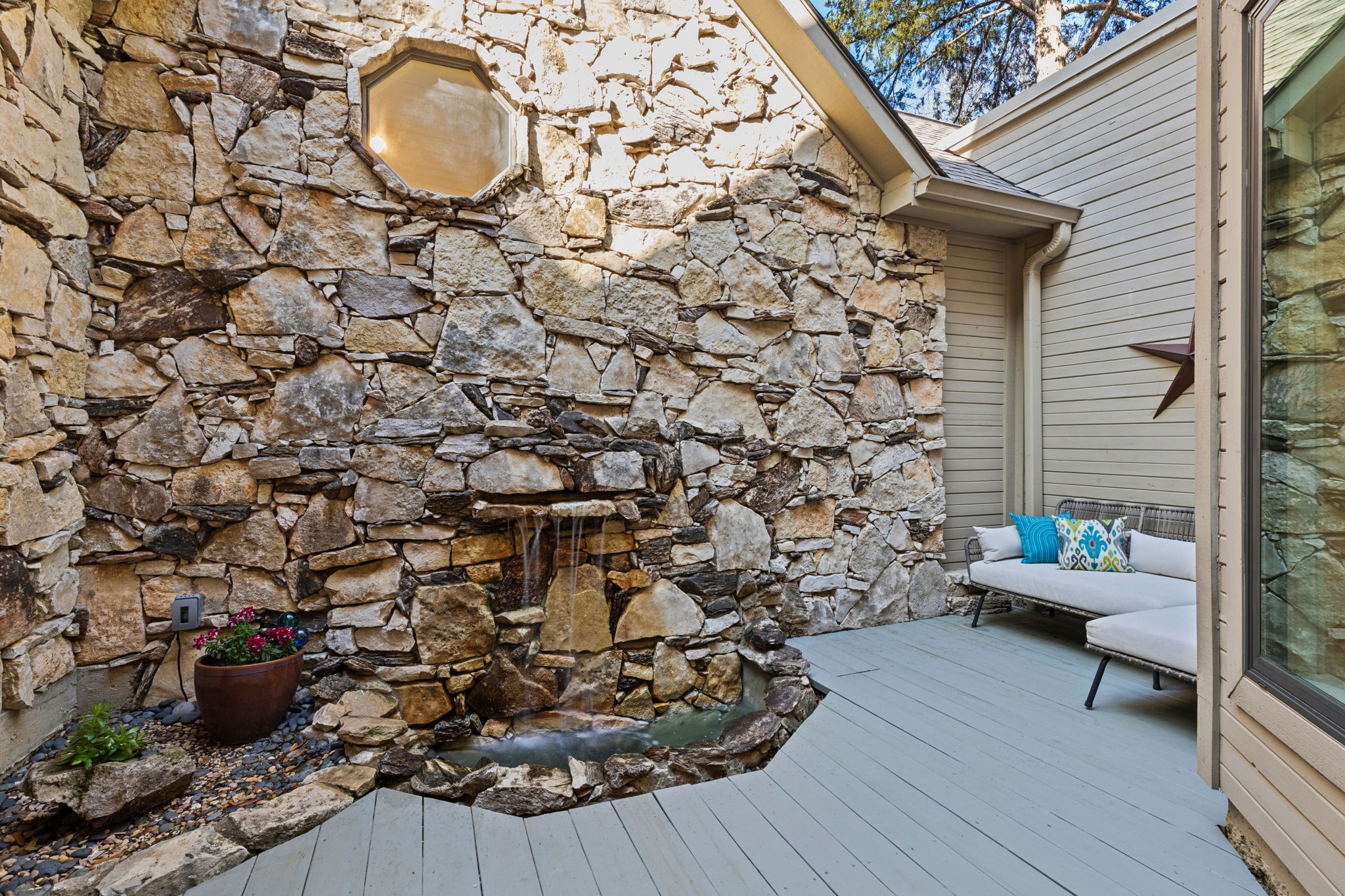2407 Forest Court
