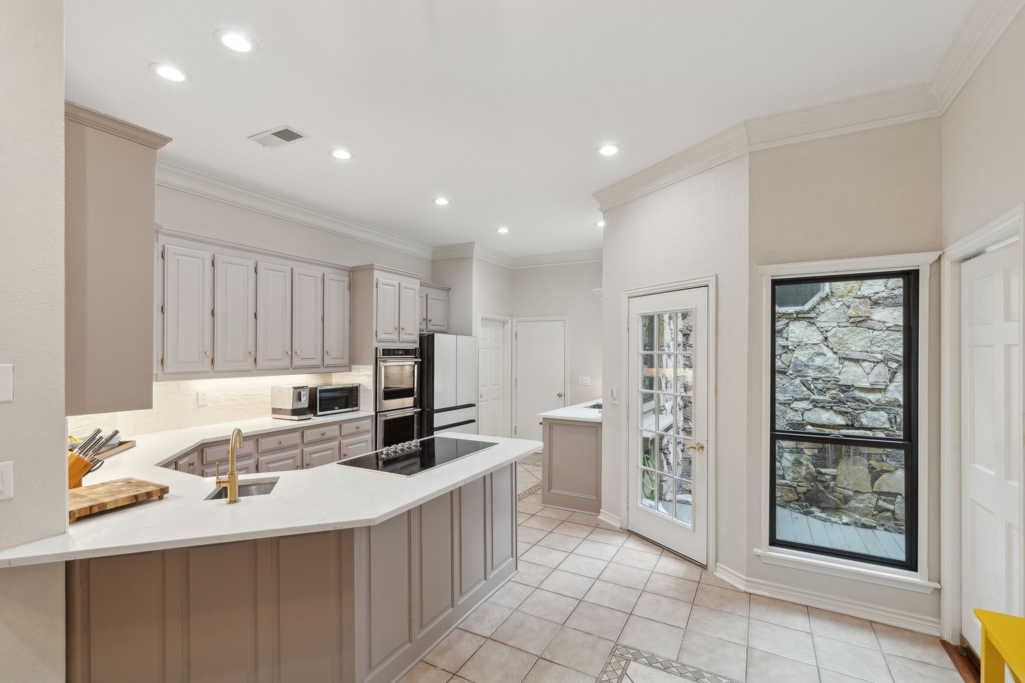 2407 Forest Court