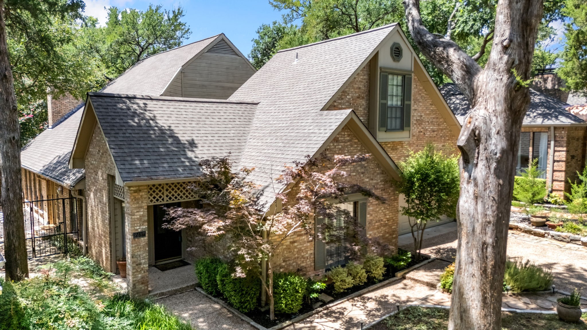 2407 Forest Court