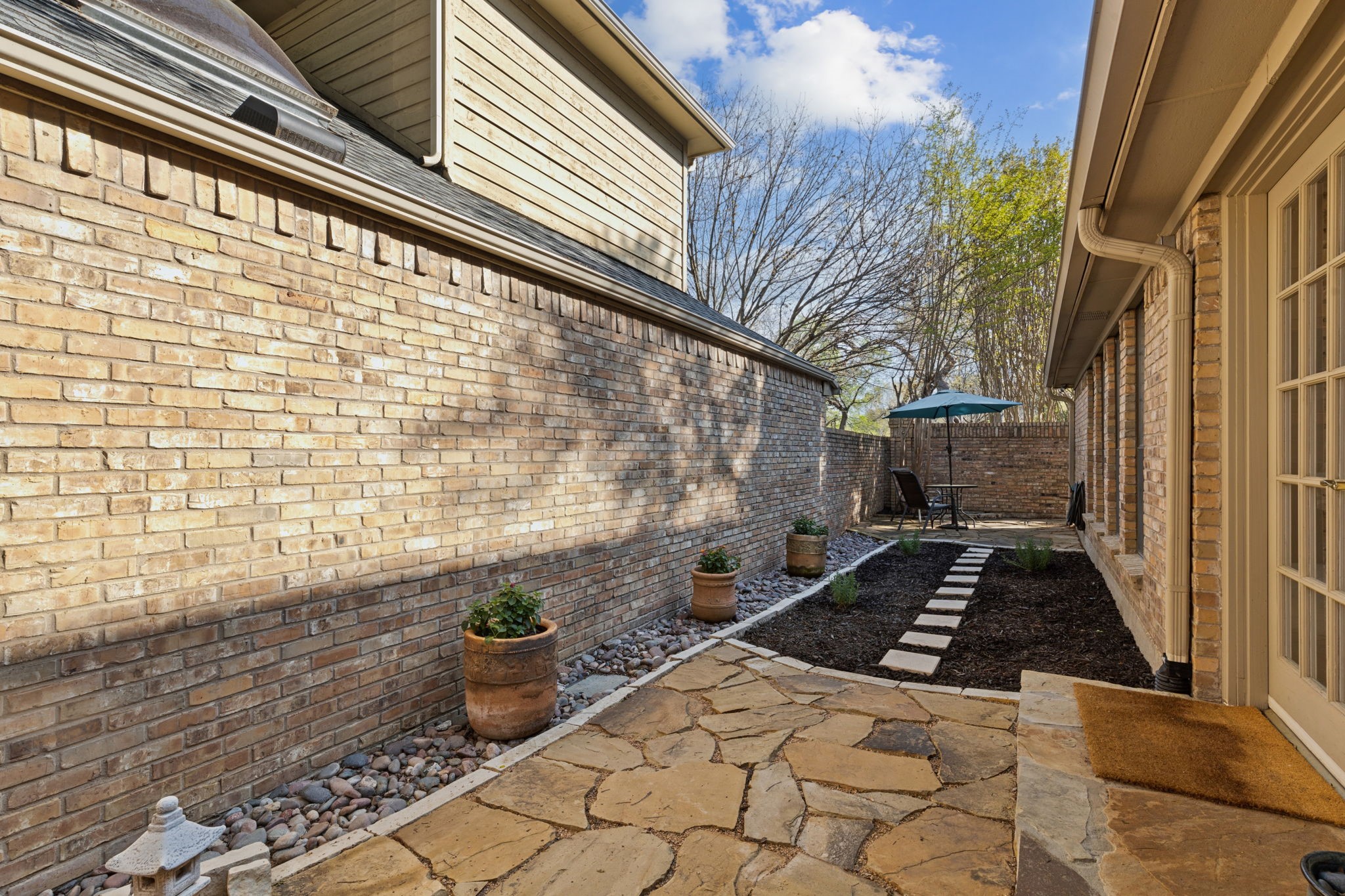 2407 Forest Court