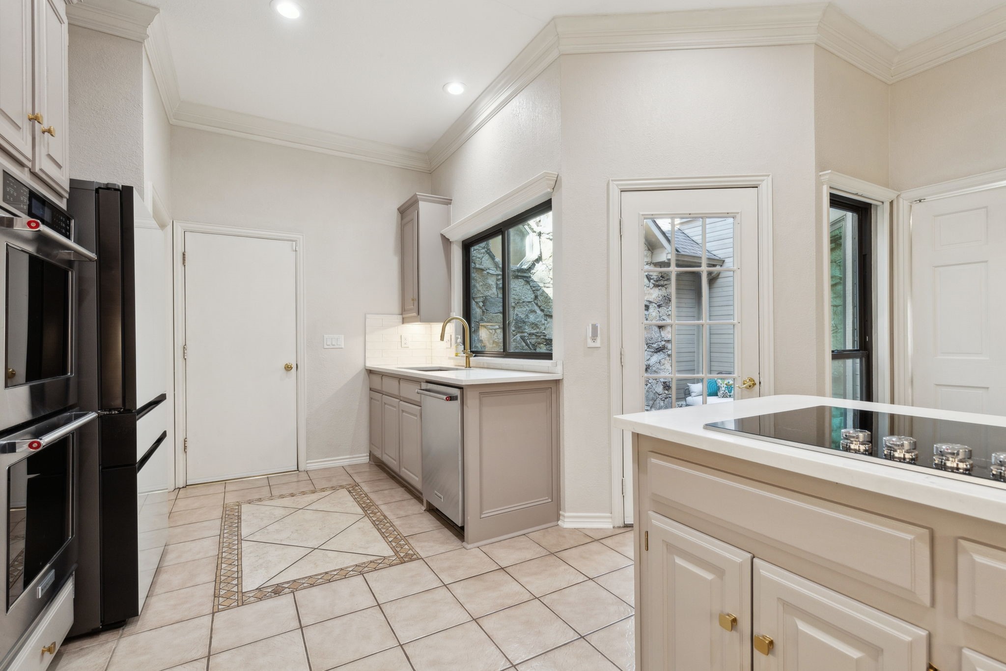 2407 Forest Court