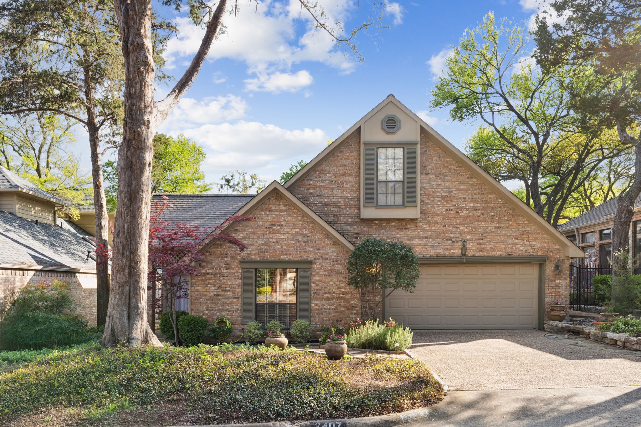 2407 Forest Court