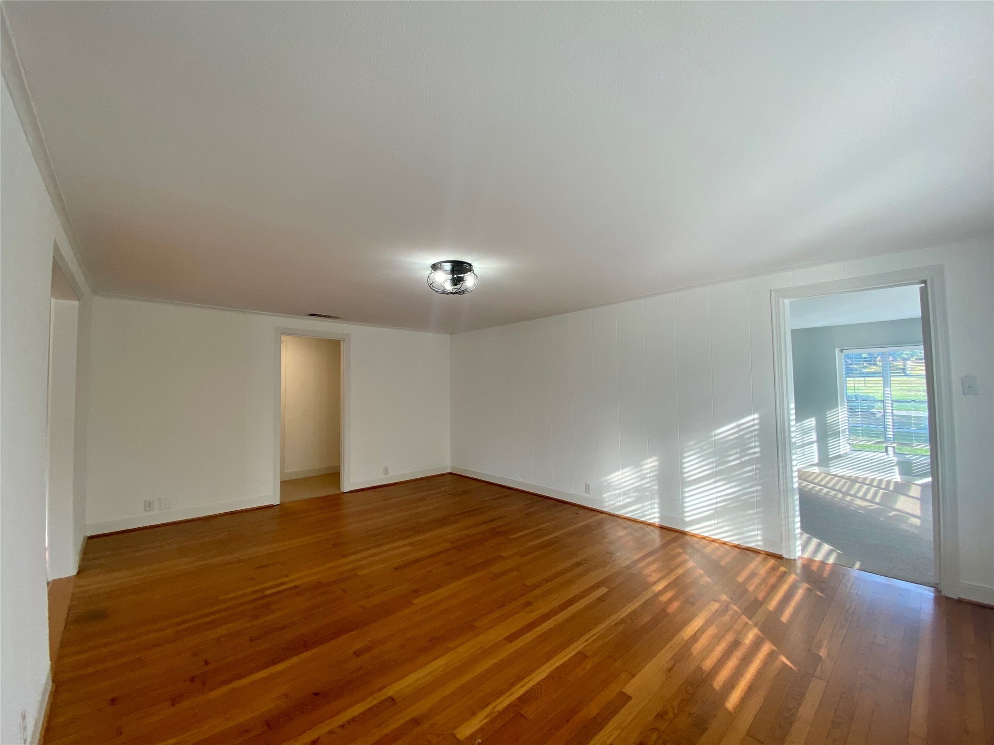 512 W Davis Street