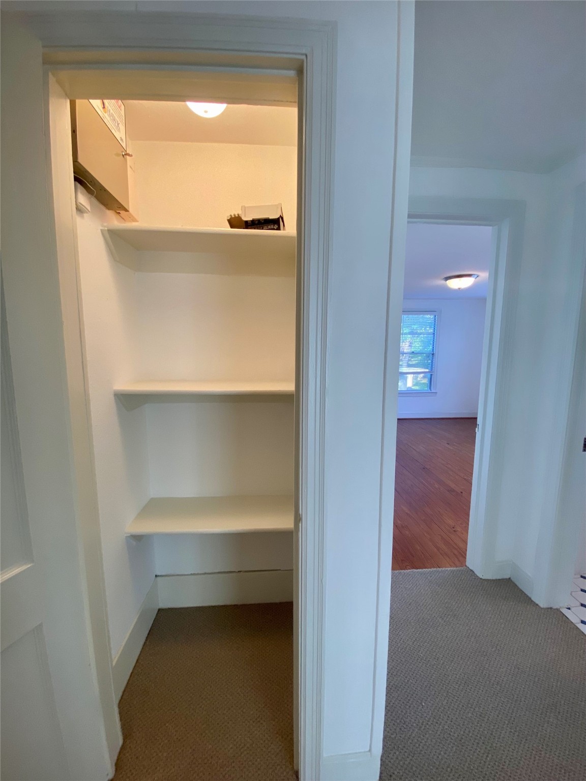 512 W Davis Street