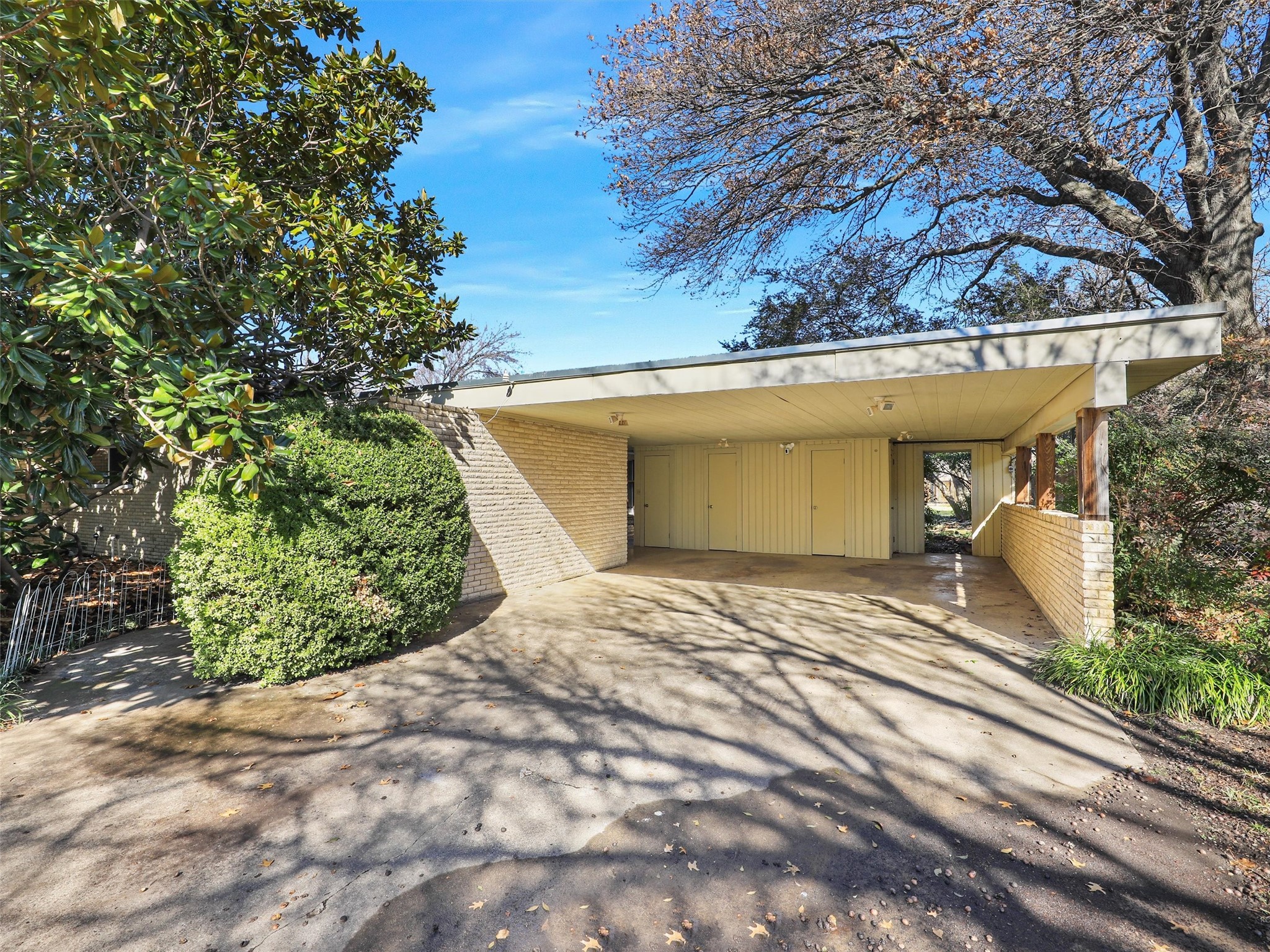 1102 N Graves Street