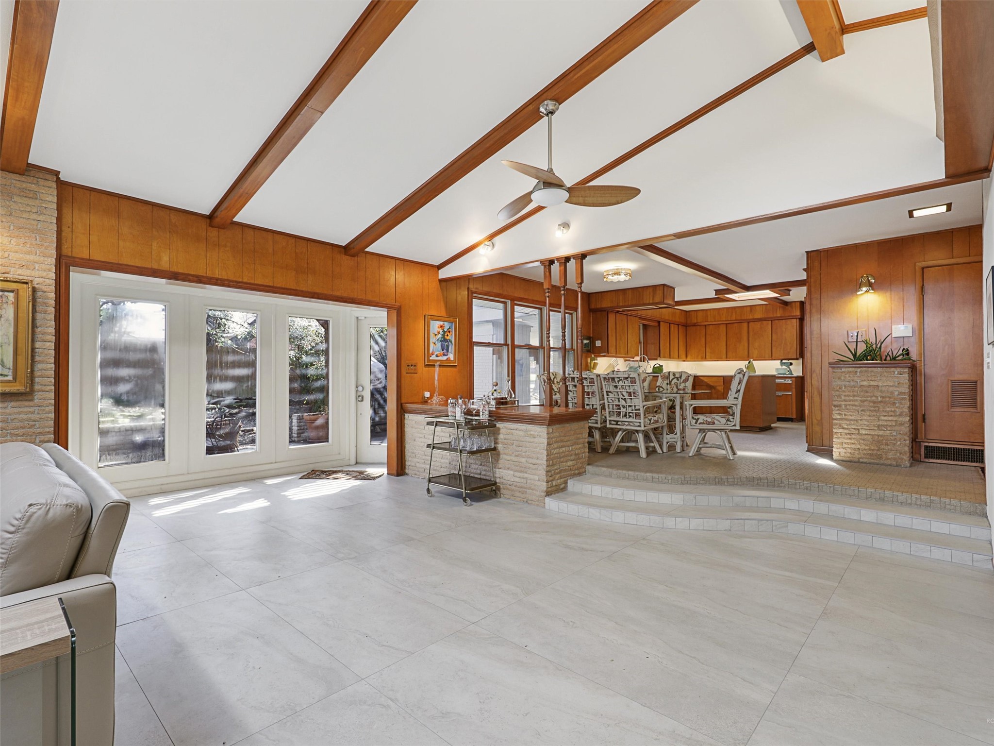 1102 N Graves Street